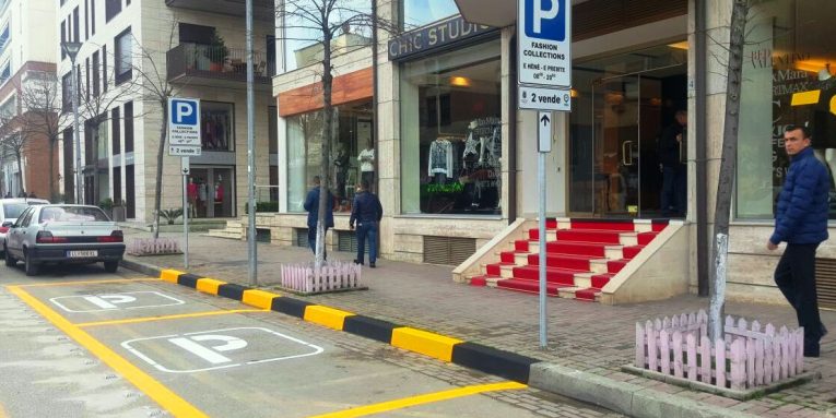 Parkimi pa pagese ne Tirane, lidhet kontrata 10 milione leke per karten e rezidentit